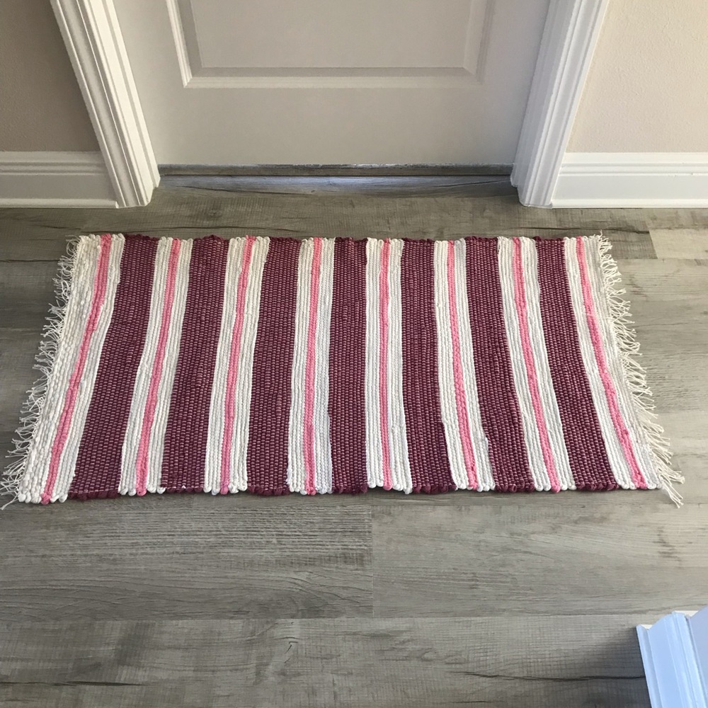 Area rug. NWOT